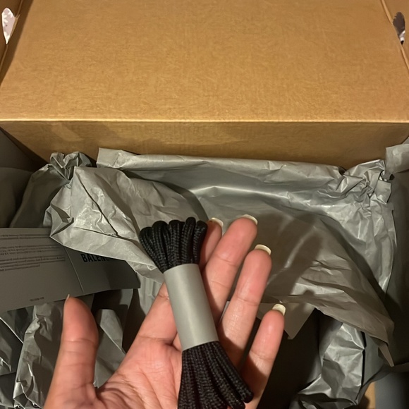 Balenciaga - Picture 4 of 7